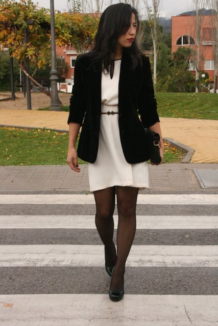 Outfit: Vestido blanco roto + salones negros - TIME FOR FASHION
