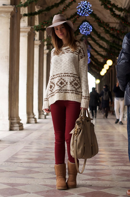 3-street_style-looks-ugg_boots-felt_hat-miu_miu_bag-burgundy-oxblood-ethnic_sweater-knit-macarena_gea