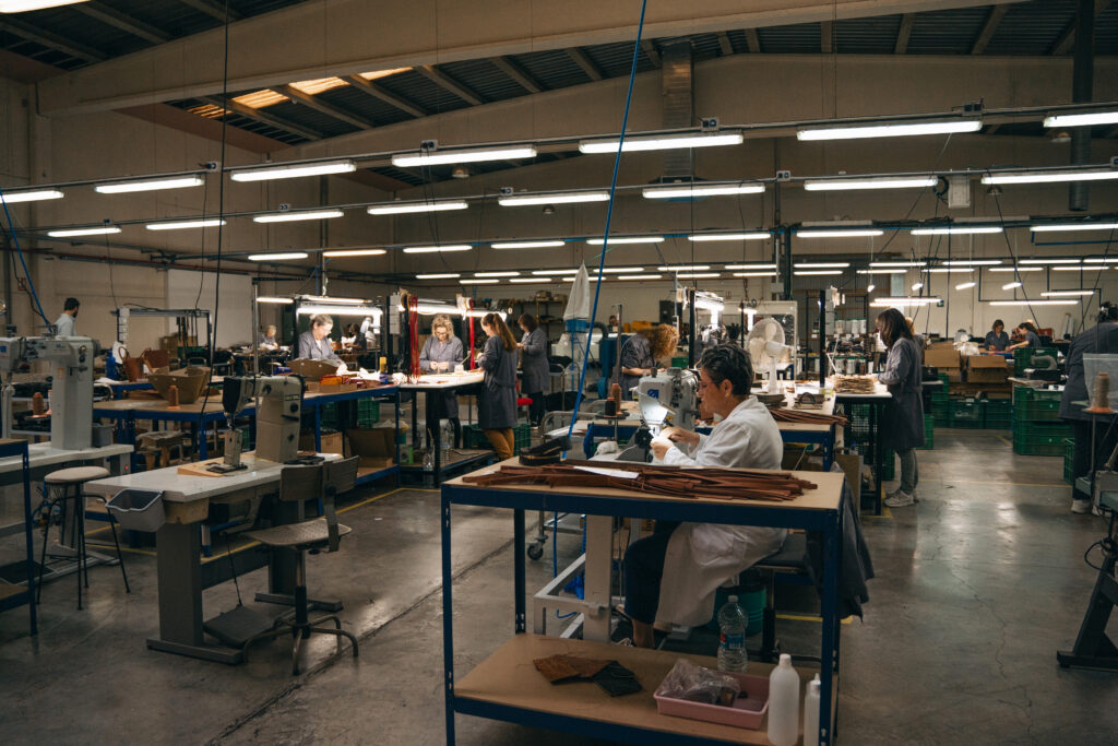 Visita a la fábrica de bolsos de Paris/64 en Zaragoza